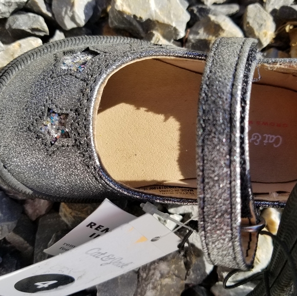 Cat & Jack Kids shoes for Girls.  Size 4. Metallic gray. - Picture 4 of 5